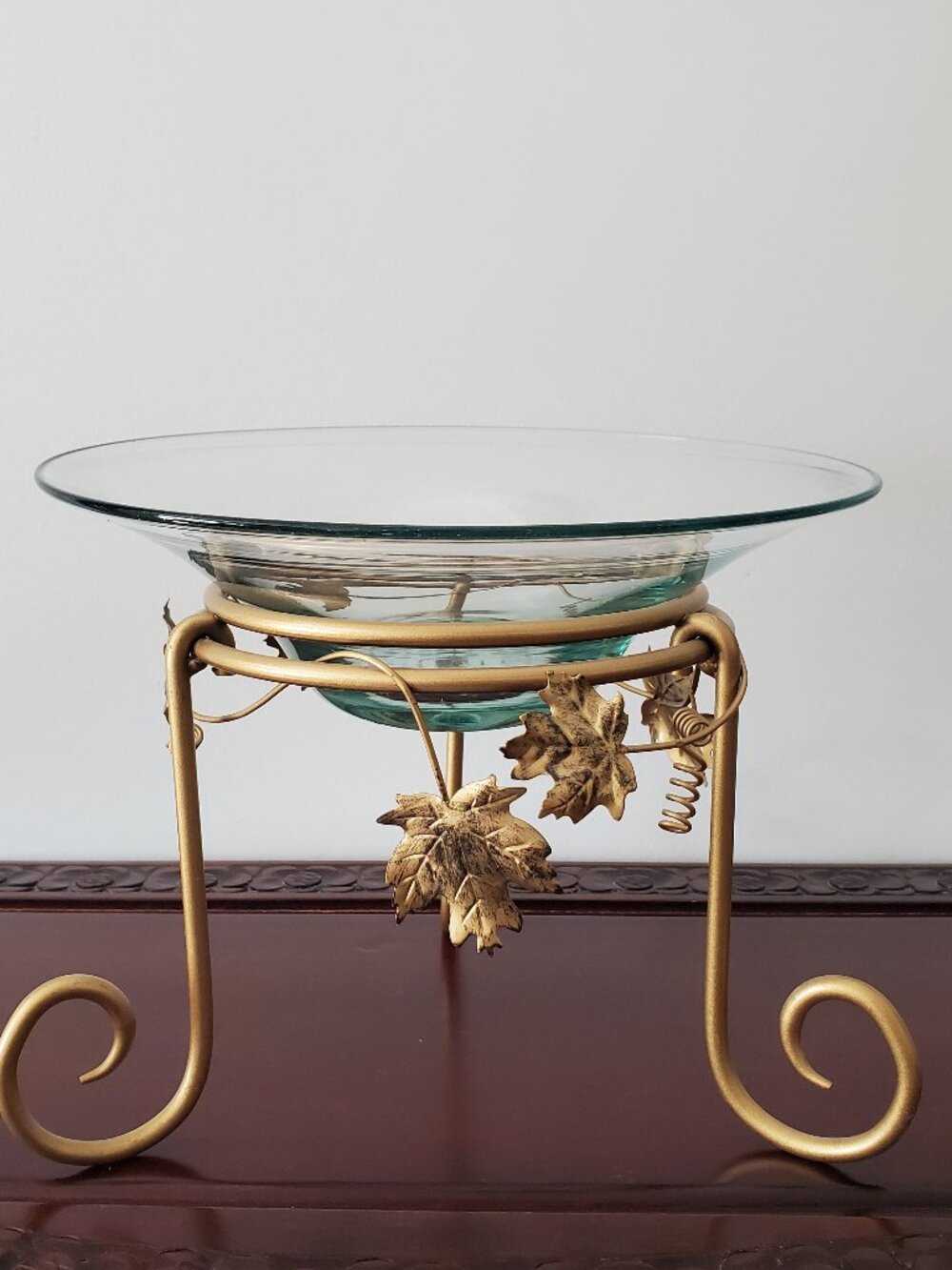 Vintage Brass Metal Footed Tripod w/ Large Glass Basin Bowl Antiqued Accents